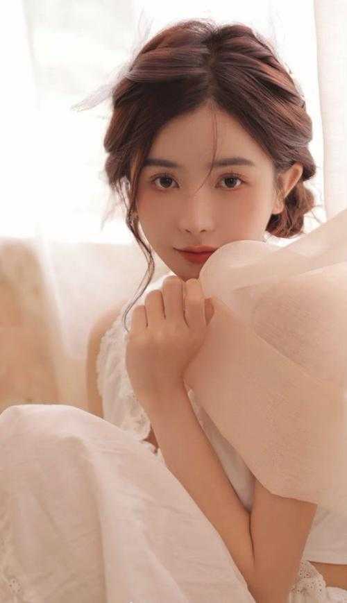 女主把他踩入泥土，我捧起来呵护