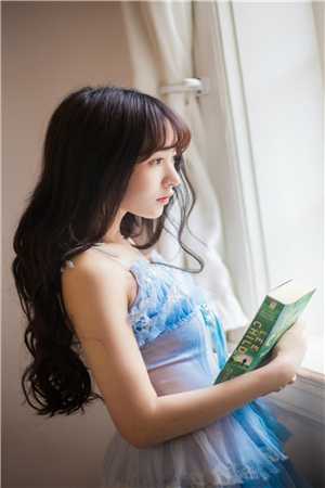 她的眉眼似温柔乡