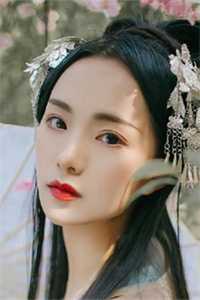 事情暴露后，我成了被监视的宠物